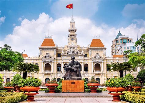 Menikmati Keindahan Wisata Ho Chi Minh, Vietnam (10 words)
